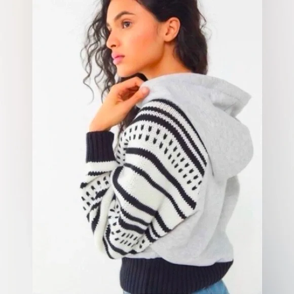 💫HP‼️💫 URBAN OUTFITTERS Hoodie w/ Knit Sleeves in Gray/Black/White, Small - Picture 1 of 7